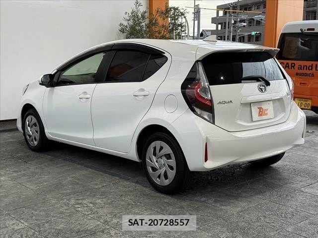 Toyota AQUA 2021-06 8657977-12