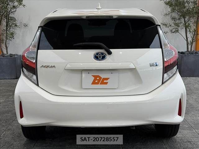Toyota AQUA 2021-06 8657977-13