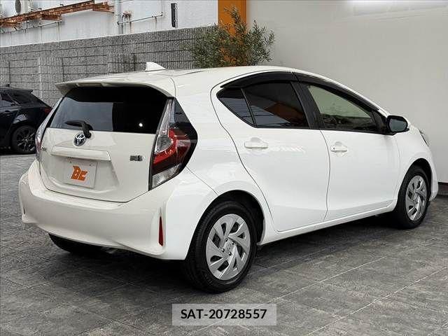 Toyota AQUA 2021-06 8657977-14