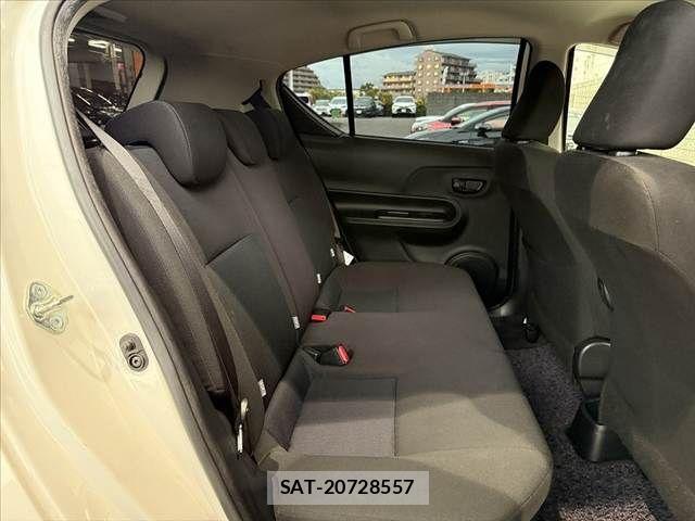 Toyota AQUA 2021-06 8657977-17