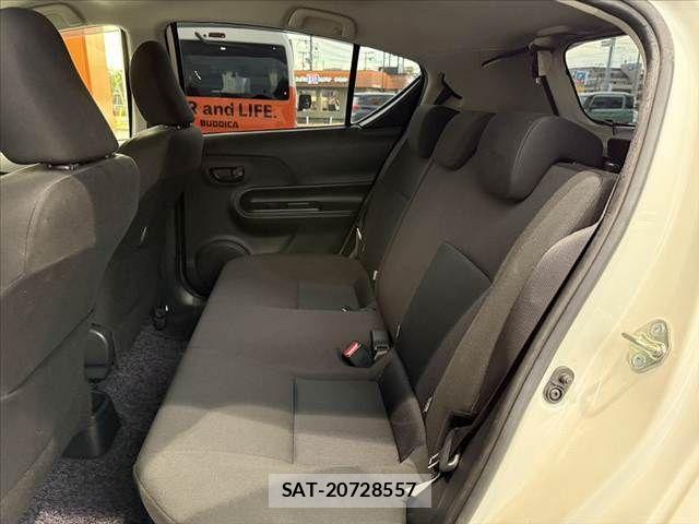 Toyota AQUA 2021-06 8657977-18