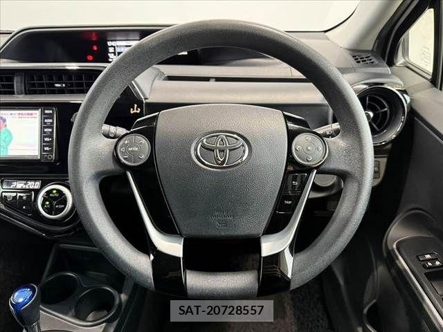 Toyota AQUA 2021-06 8657977-21