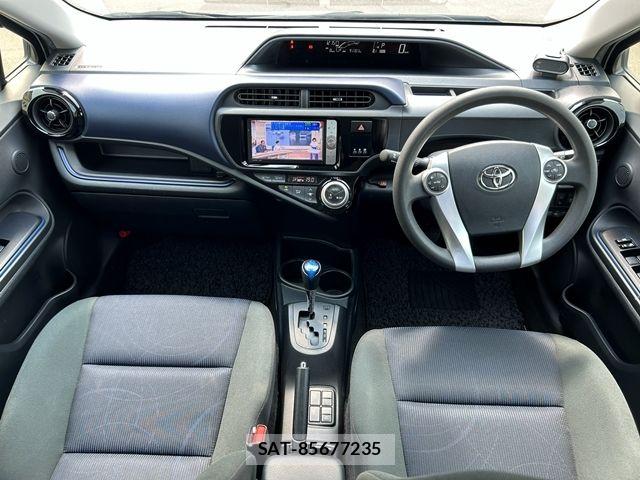Toyota AQUA 2016-11 8665798-12