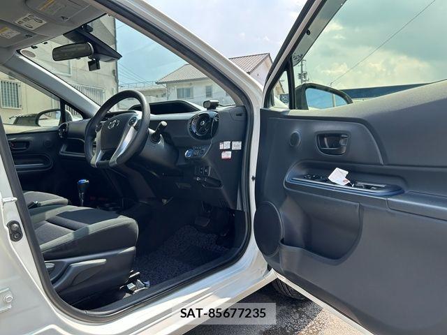 Toyota AQUA 2016-11 8665798-13