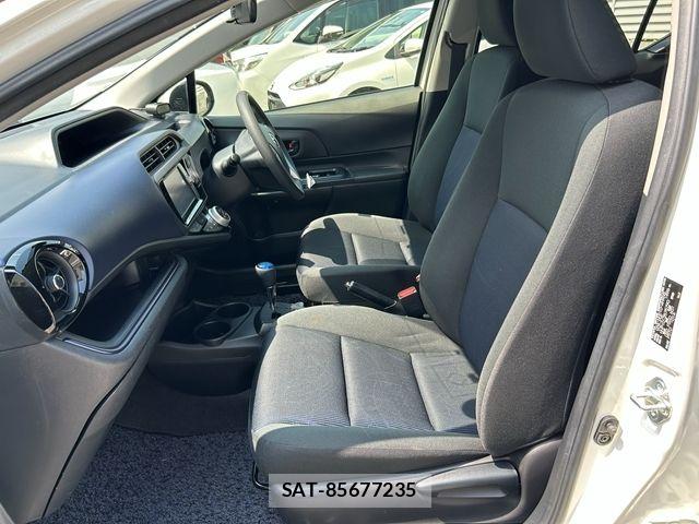 Toyota AQUA 2016-11 8665798-15