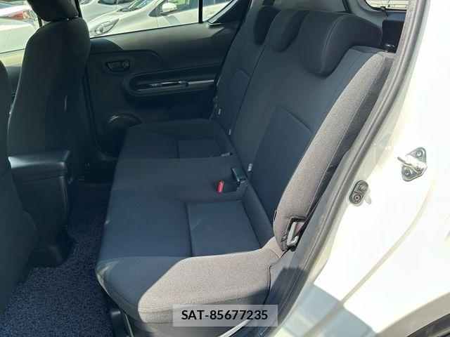 Toyota AQUA 2016-11 8665798-16