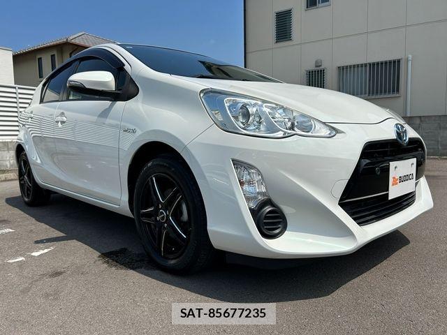 Toyota AQUA 2016-11 8665798-1