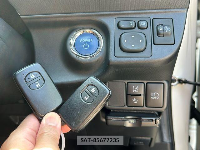 Toyota AQUA 2016-11 8665798-21