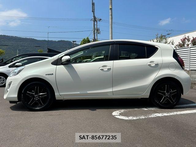 Toyota AQUA 2016-11 8665798-4