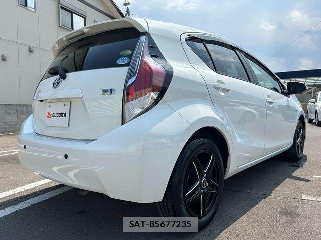 Toyota AQUA 2016-11 8665798-6