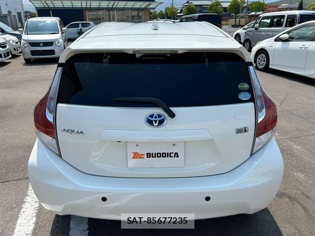 Toyota AQUA 2016-11 8665798-7