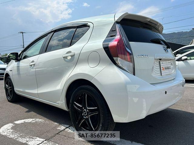 Toyota AQUA 2016-11 8665798-8