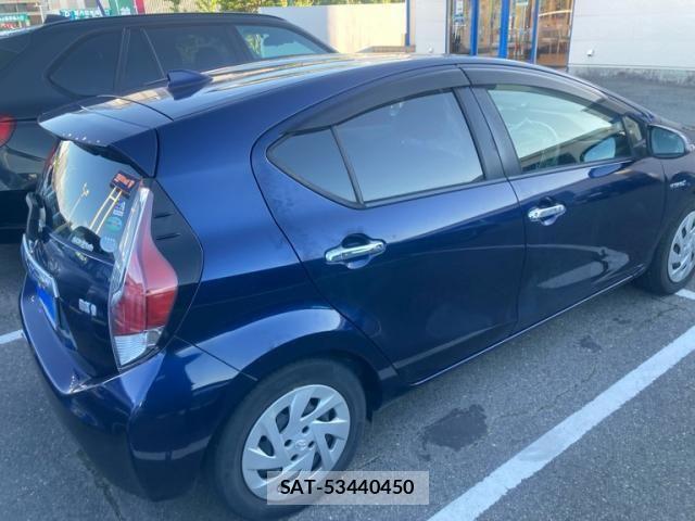 Toyota AQUA 2016-12 8658003-2