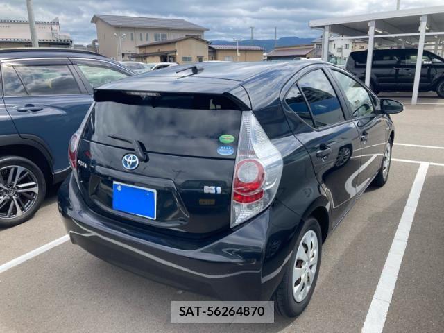 Toyota AQUA 2013-08 8658013-2