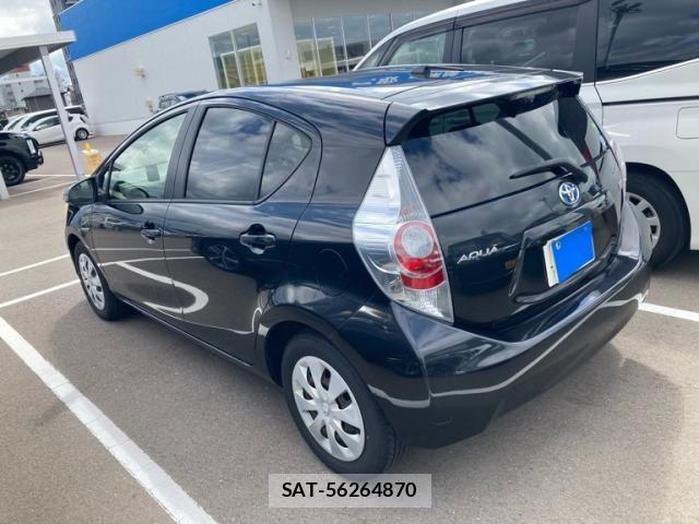 Toyota AQUA 2013-08 8658013-3