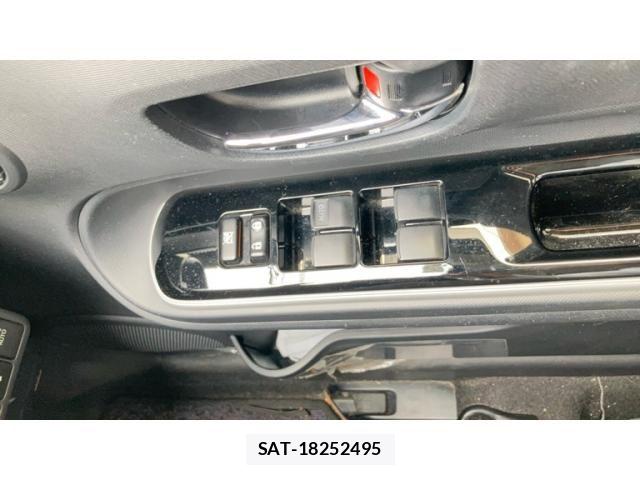 Toyota AQUA 2018-08 8657979-11