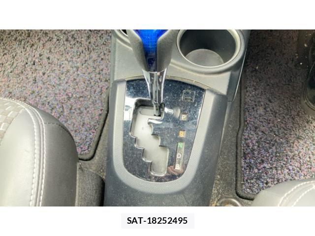 Toyota AQUA 2018-08 8657979-13