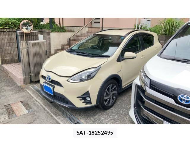 Toyota AQUA 2018-08 8657979-1