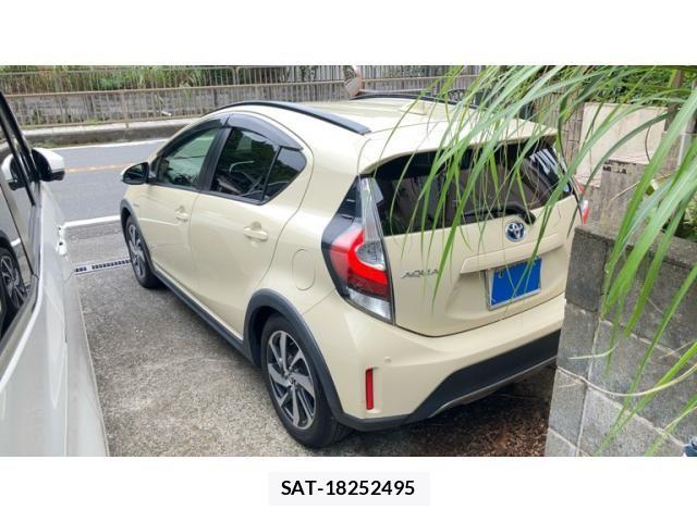 Toyota AQUA 2018-08 8657979-3
