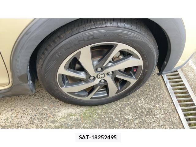 Toyota AQUA 2018-08 8657979-6
