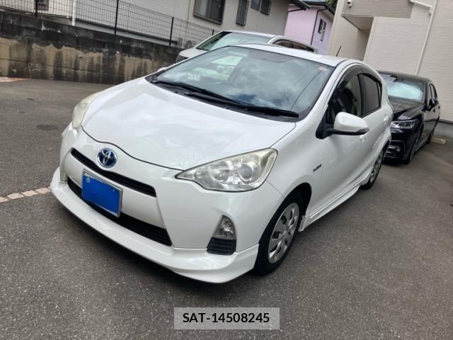 Toyota AQUA 2012-03 8658014-0