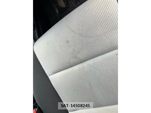 Toyota AQUA 2012-03 8658014-10