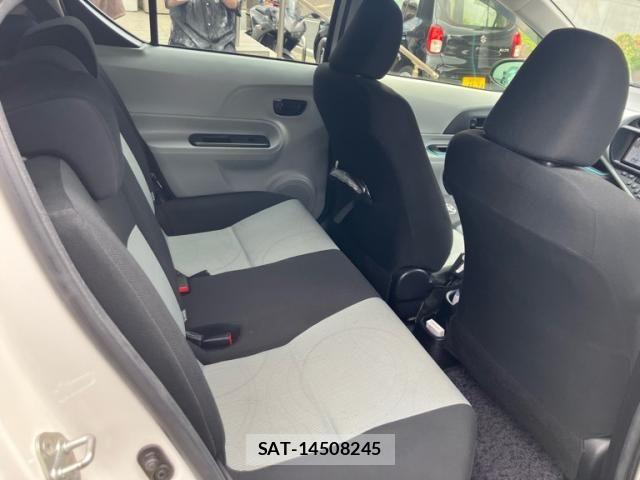 Toyota AQUA 2012-03 8658014-13