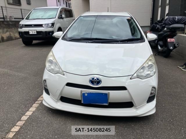 Toyota AQUA 2012-03 8658014-1