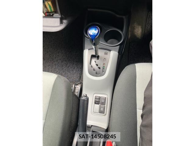 Toyota AQUA 2012-03 8658014-23