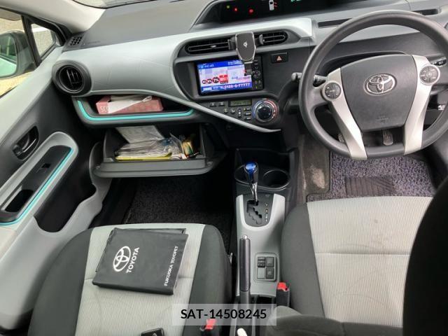 Toyota AQUA 2012-03 8658014-24