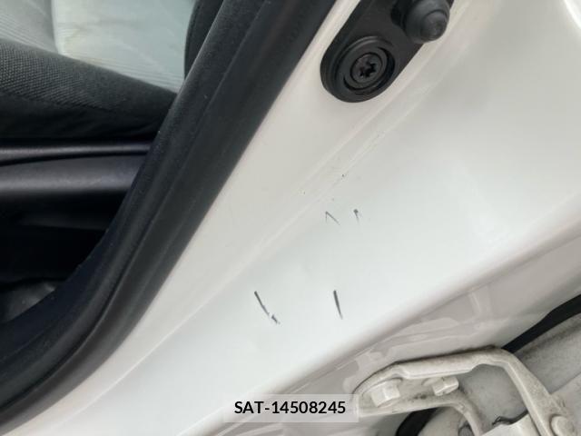 Toyota AQUA 2012-03 8658014-25