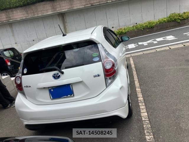 Toyota AQUA 2012-03 8658014-2