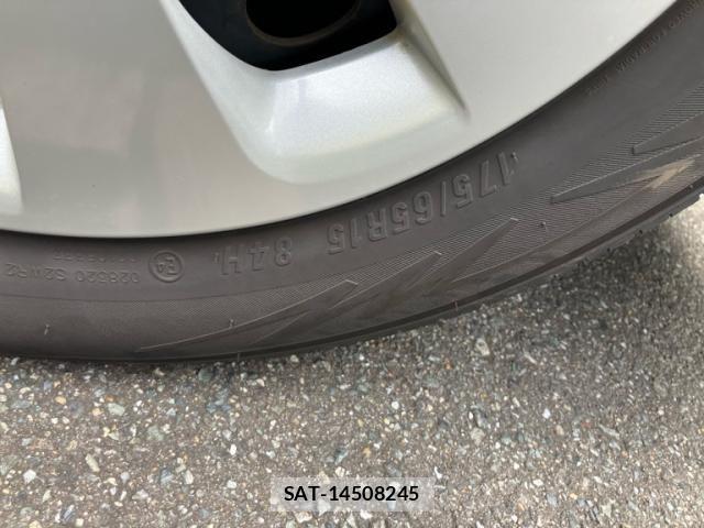 Toyota AQUA 2012-03 8658014-6