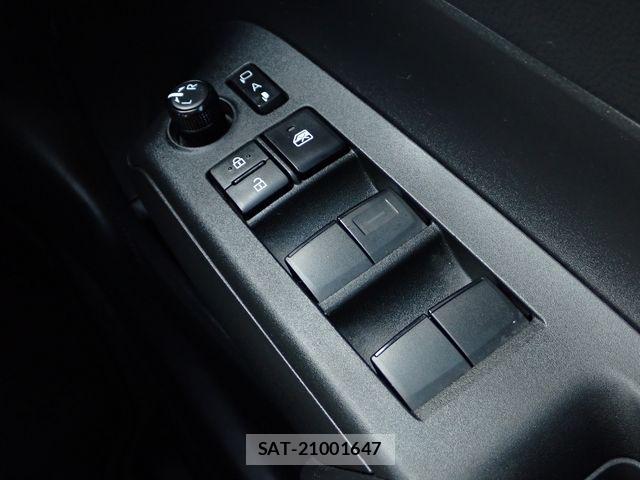 Toyota AQUA 2023-09 8657971-9
