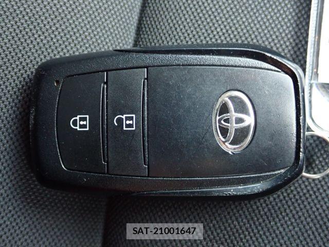 Toyota AQUA 2023-09 8657971-18