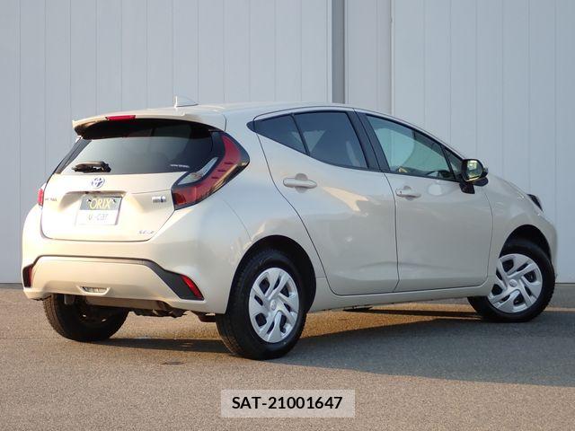 Toyota AQUA 2023-09 8657971-2