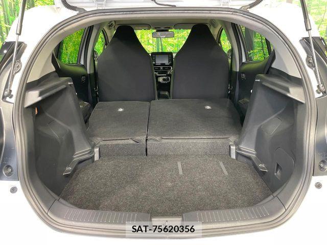 Toyota AQUA 2023-08 8657969-10
