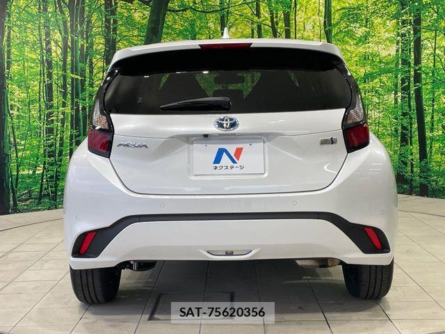 Toyota AQUA 2023-08 8657969-14