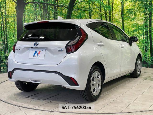 Toyota AQUA 2023-08 8657969-16