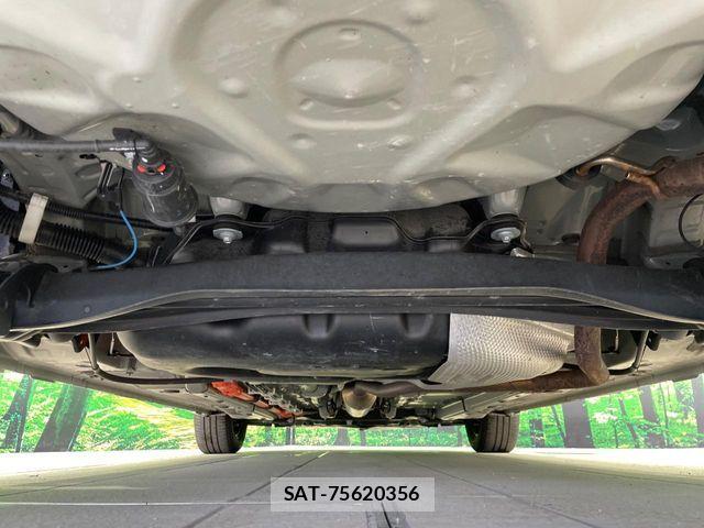 Toyota AQUA 2023-08 8657969-18