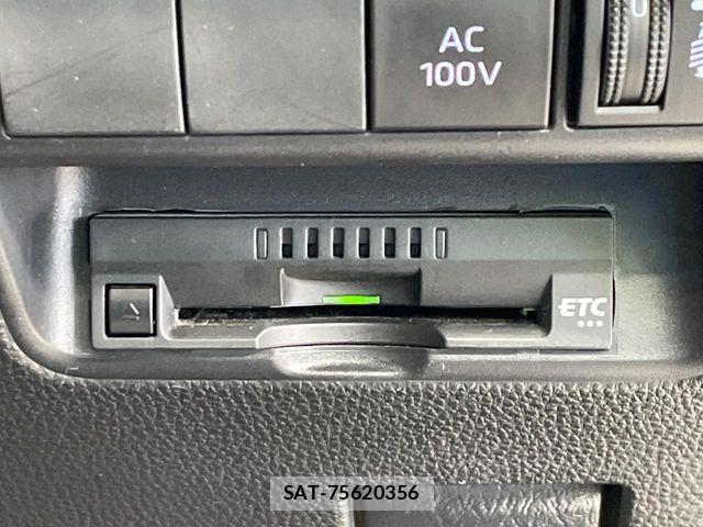 Toyota AQUA 2023-08 8657969-7