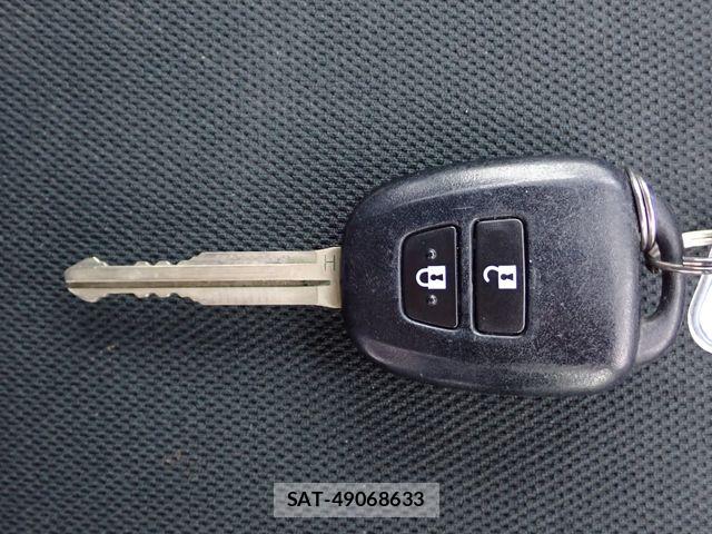 Toyota AQUA 2018-11 8665796-18