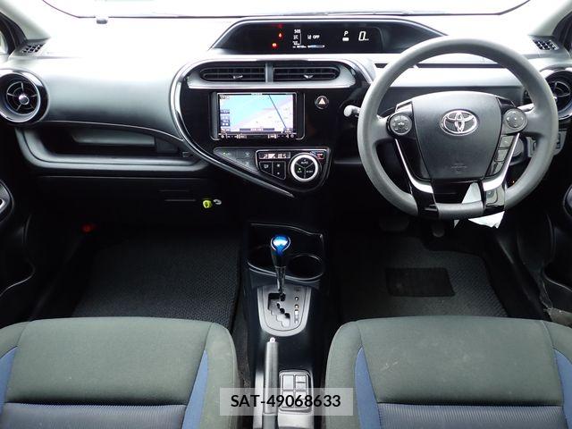 Toyota AQUA 2018-11 8665796-1