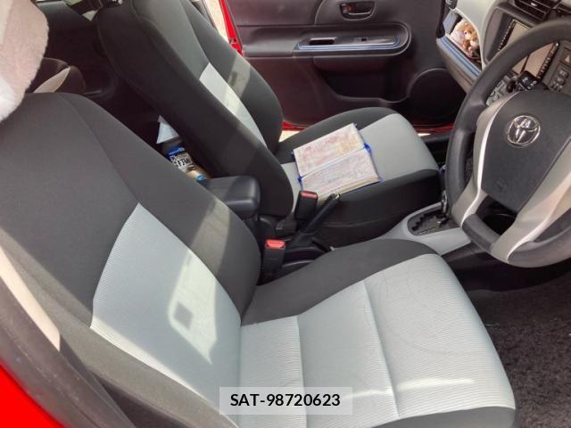 Toyota AQUA 2013-09 8658025-11