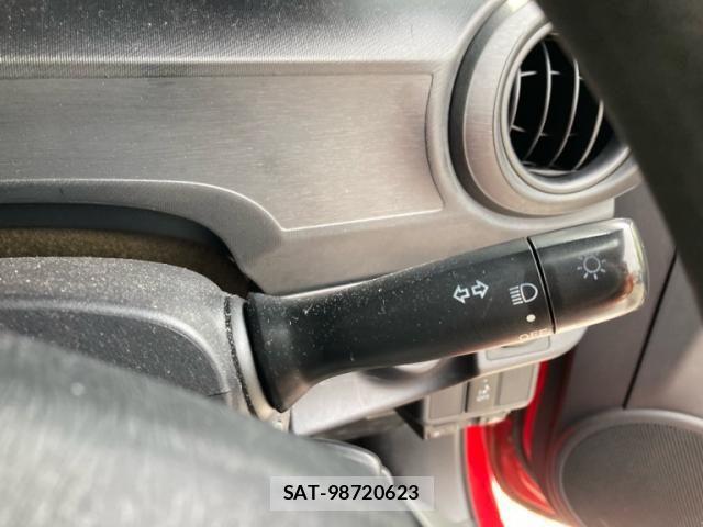 Toyota AQUA 2013-09 8658025-13