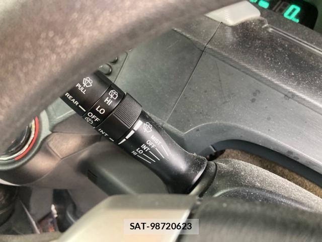 Toyota AQUA 2013-09 8658025-14