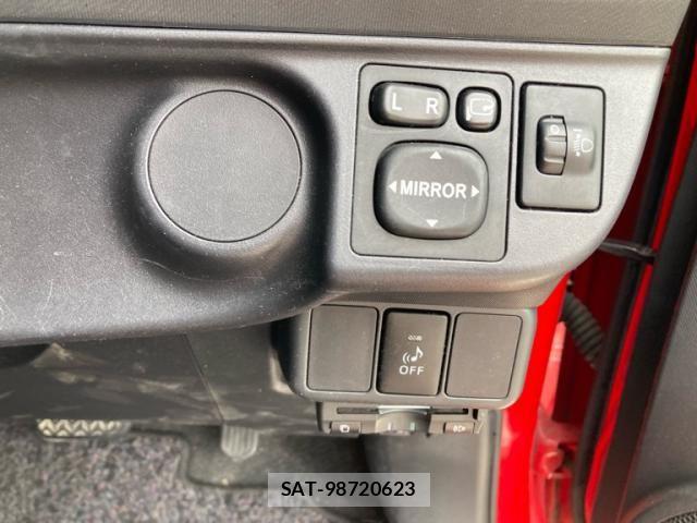 Toyota AQUA 2013-09 8658025-15