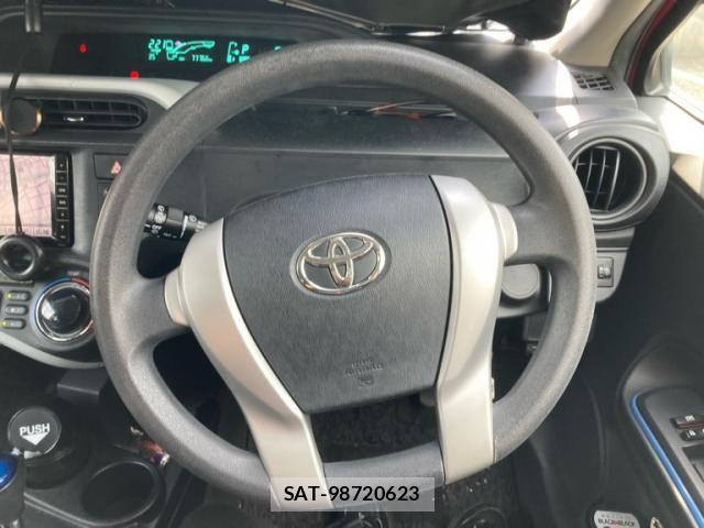 Toyota AQUA 2013-09 8658025-19