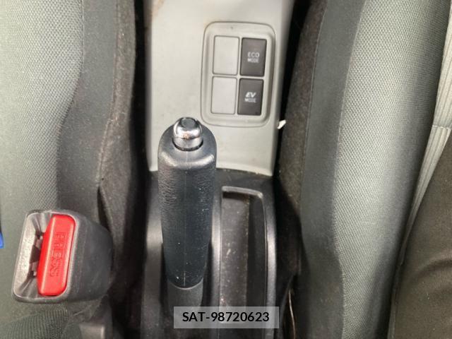 Toyota AQUA 2013-09 8658025-21