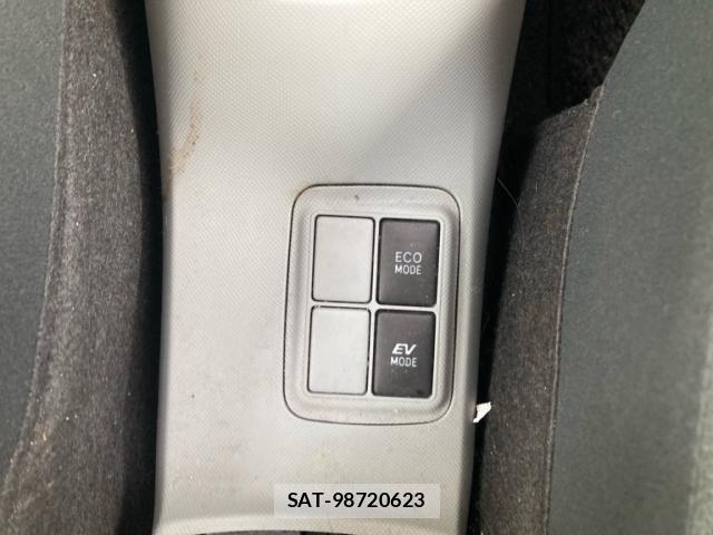 Toyota AQUA 2013-09 8658025-24